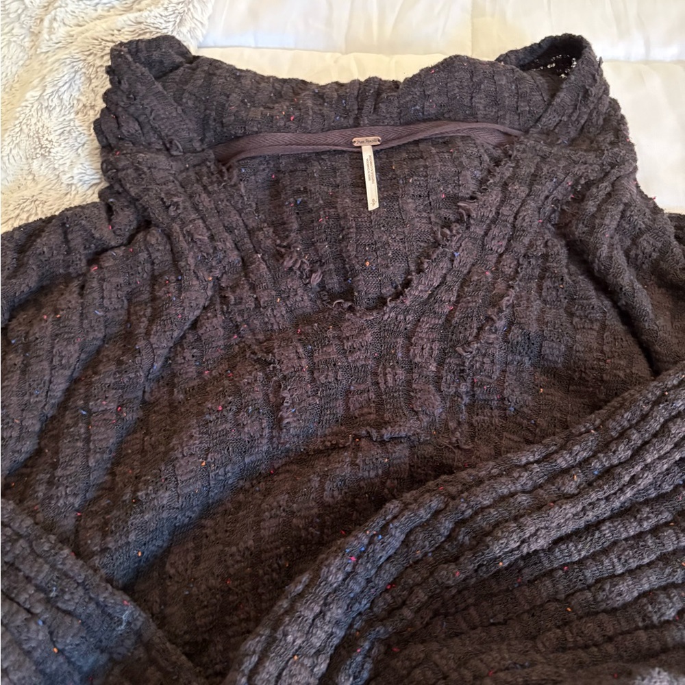 Free People Black V-Neck Sweater - Picture 5 of 5